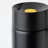 IKEA UNDERSÖKA — inne ujęcie górnej części z żółtym przyciskiem.