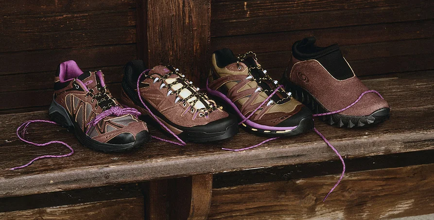 Buty trekkingowe Salomon z fioletowymi detalami na drewnianym podeście.